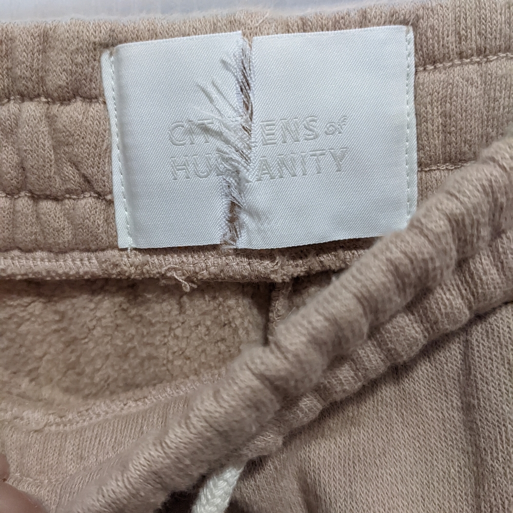 NEW Citizens of Humanity | Nia Wide-leg Sweatpant in Nougat - Picture 8 of 13